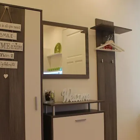 Leo Obchodna - Family *