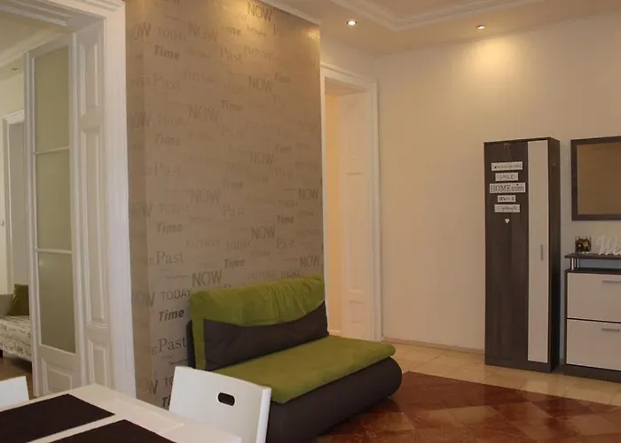 Leo Obchodna - Family * ברטיסלאבה